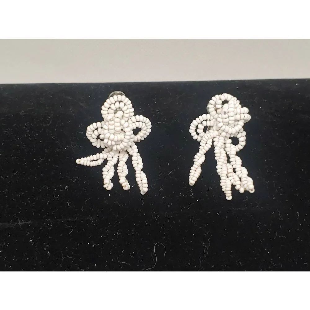 Women's Vintage 1960s White Beaded Floral Cluster Screwback Clip Earrings
